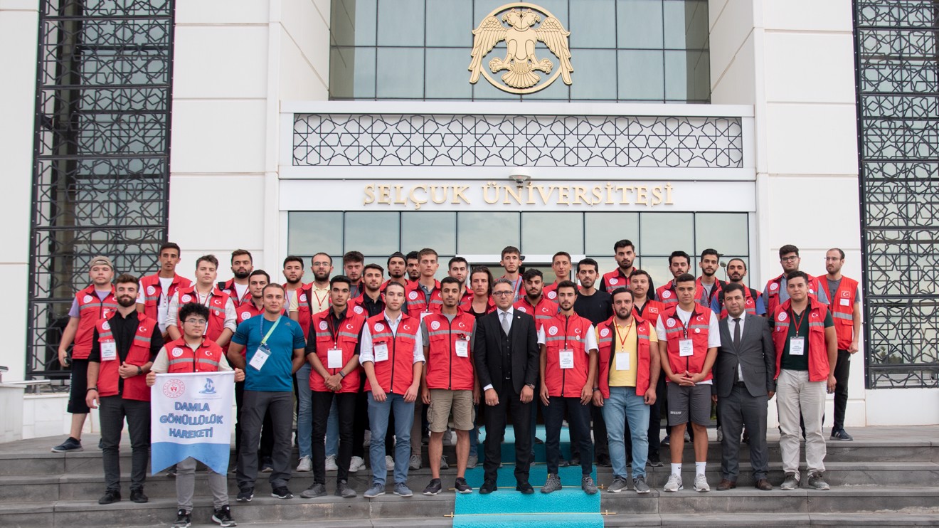 Damla Projesi’nin gönüllü gençleri Selçuk Üniversitesindeydi